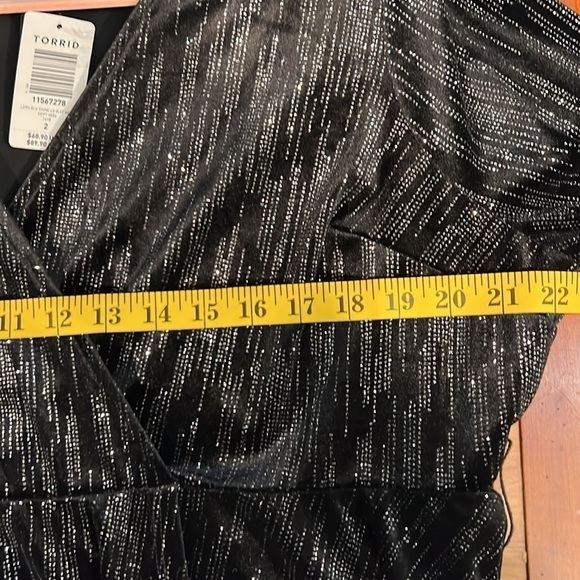 TORRID FAUX WRAP DRESS VELVET WITH SPARKLES THROUGHOUT SIZE 2 (18-20) NWT - Picture 7 of 11